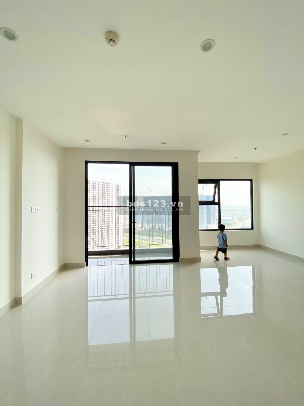 Chủ tiếp tục hạ giá, bán gấp căn 2PN + 69m2, giá chỉ còn 2.3x tỷ bao trọn thuế phí, tặng nội thất