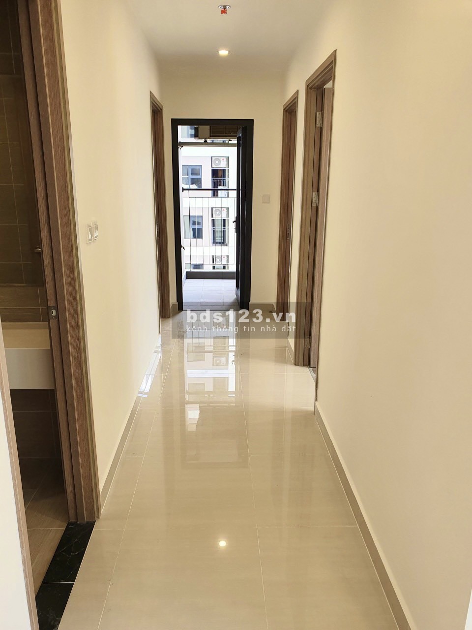 Rẻ vô địch bán căn hộ 3PN Vinhomes Quận 9 giá chỉ 2.6xx đã bao hết tất cả thuế phí và sổ. Xem ngay!