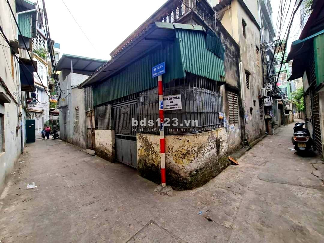 Bán đất tại ngõ 2 An Dương Vương Tây Hồ, rộng 100m2 mặt tiền 7m, giá đất bán 6.9 tỷ, có thương lượng