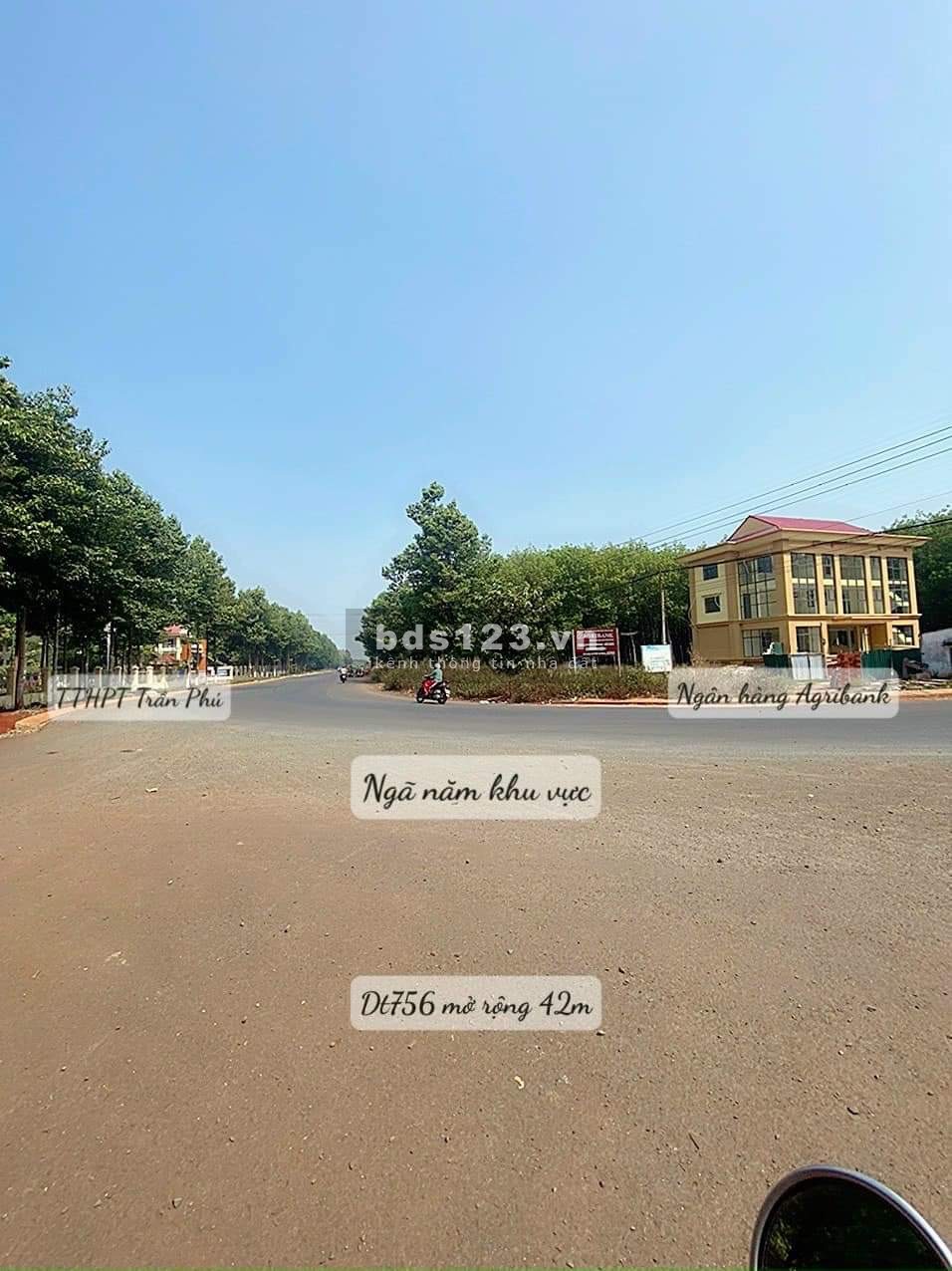 Cần bán gấp lô đất ngay chợ Tân Hưng giá rẻ