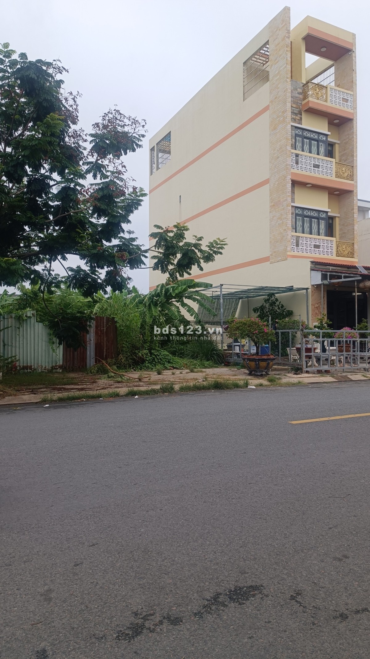 Giảm giá xuống 2,99 tỷ trong tháng, Lô đất mặt tiền tuyến đường chính D8, NSG, Sổ hồng