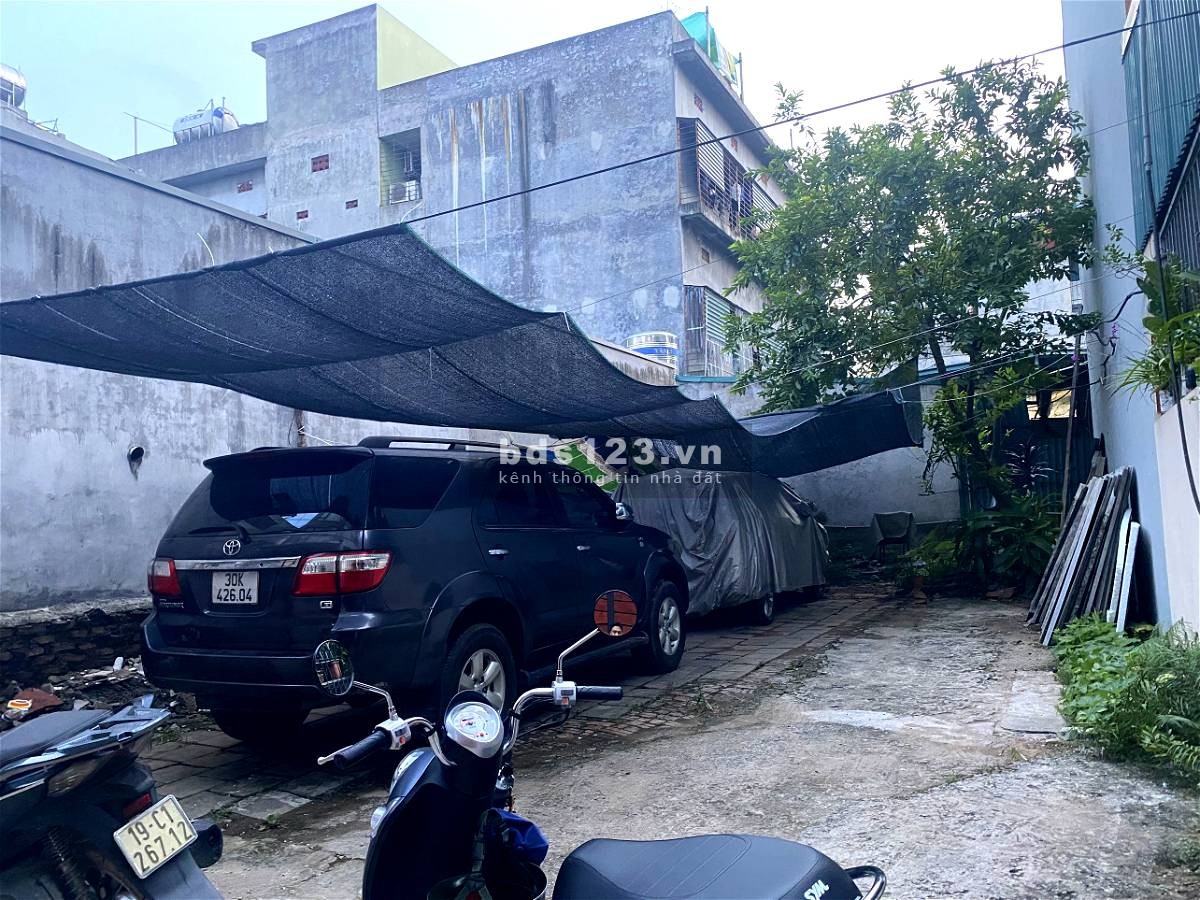 Bán đất tại ngõ 2 An Dương Vương Tây Hồ, rộng 100m2 mặt tiền 7m, giá đất bán 6.9 tỷ, có thương lượng