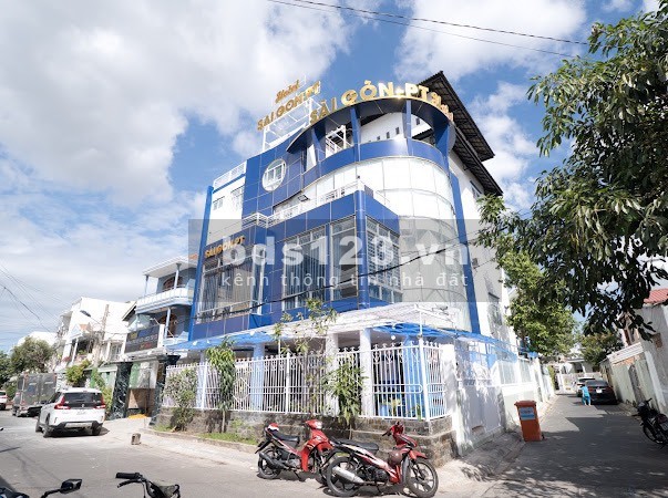 Cần bán khách sạn trung tâm thành phố phan thiết, 34 phòng. diện tích đất 357m2 odt. 5 tầng