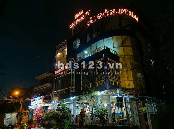 Cần bán khách sạn trung tâm thành phố phan thiết, 34 phòng. diện tích đất 357m2 odt. 5 tầng