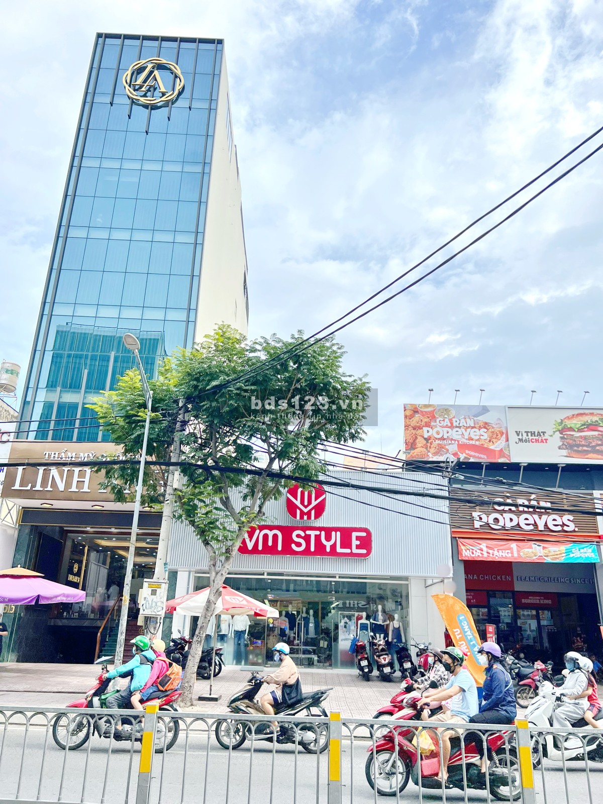 Bán nhà mặt tiền 519 Nguyễn Thị Thập, vị trí kinh doanh HOT nhất Quận, DT: 8.5x21.5m, Q7