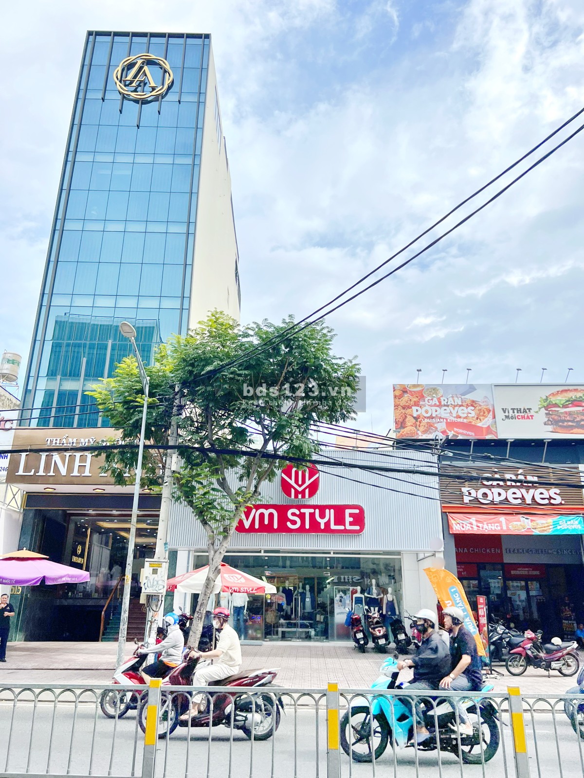 Bán nhà mặt tiền 519 Nguyễn Thị Thập, vị trí kinh doanh HOT nhất Quận, DT: 8.5x21.5m, Q7