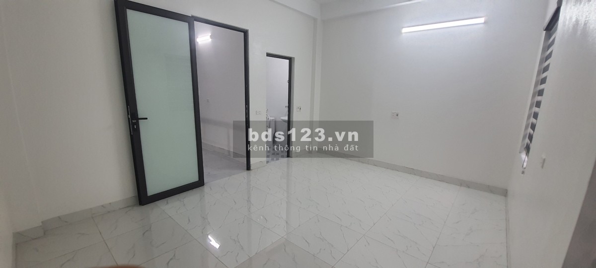 Cho thuê nhà riêng mặt phố Tôn Đức Thắng mới xây giá 15tr/tháng