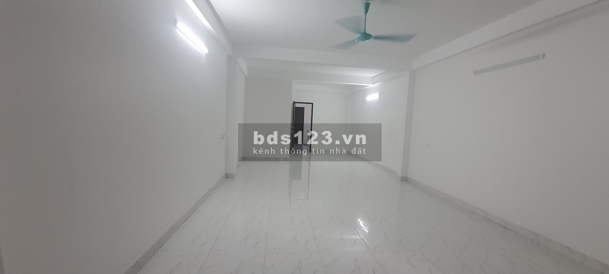 Cho thuê nhà riêng mặt phố Tôn Đức Thắng mới xây giá 15tr/tháng