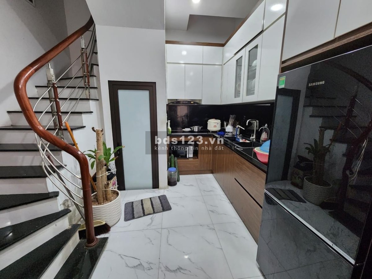 Bán nhà 42m2 Lĩnh Nam nhỉnh 3 tỷ TT Hoàng Mai