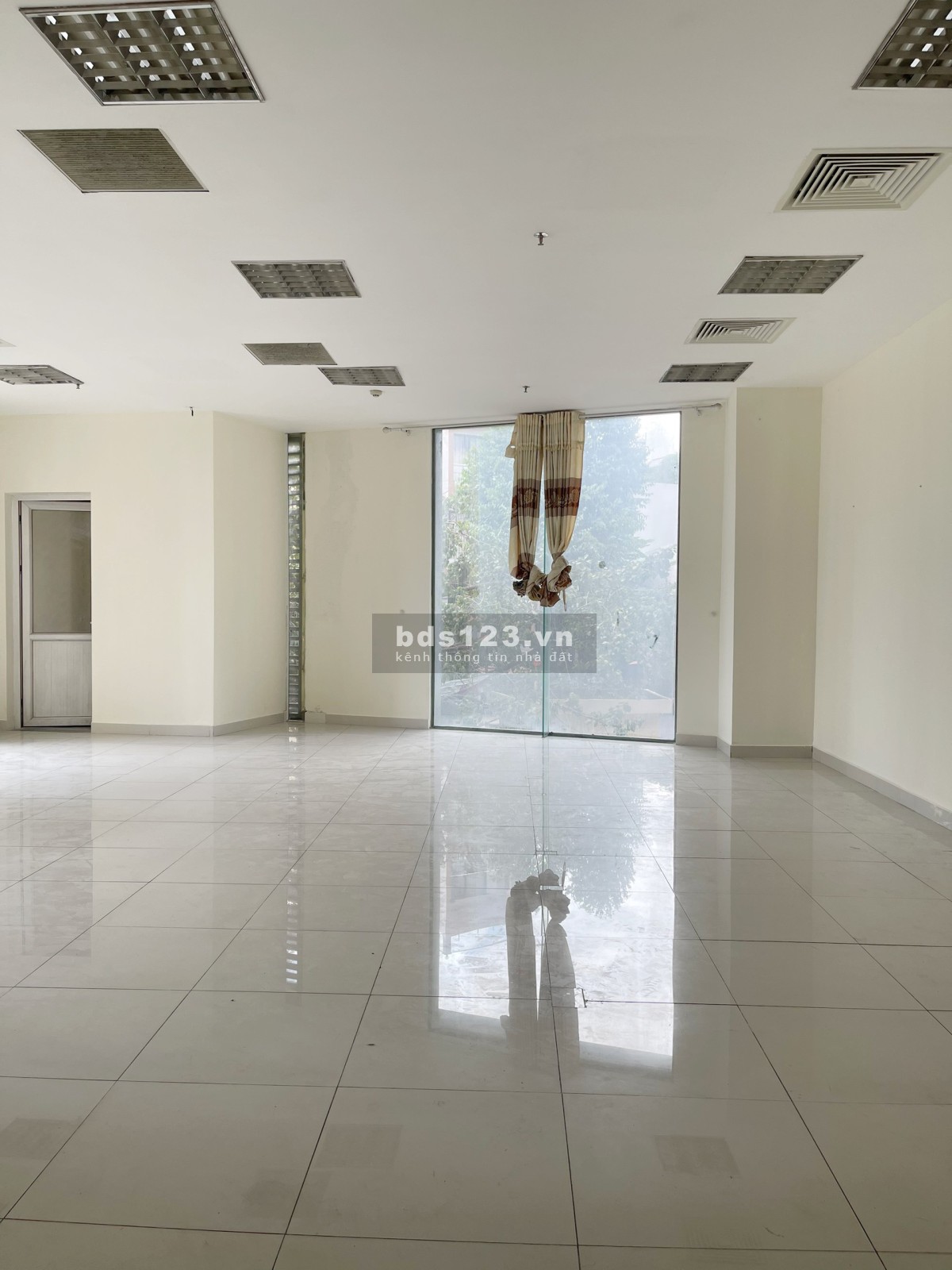Cho thuê mặt bằng tầng trệt - Trung tâm Tân Bình DT 128m2 giá 19tr bao phí quản lý