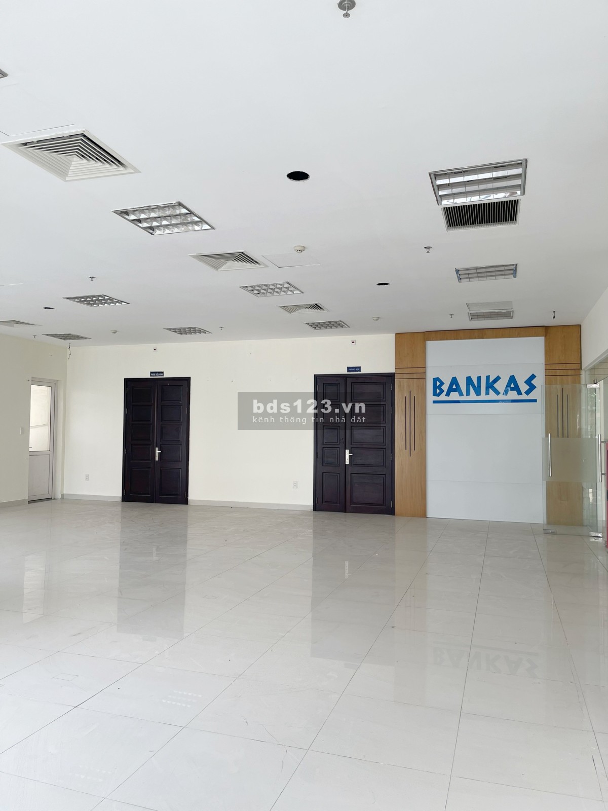 Cho thuê mặt bằng tầng trệt - Trung tâm Tân Bình DT 128m2 giá 19tr bao phí quản lý