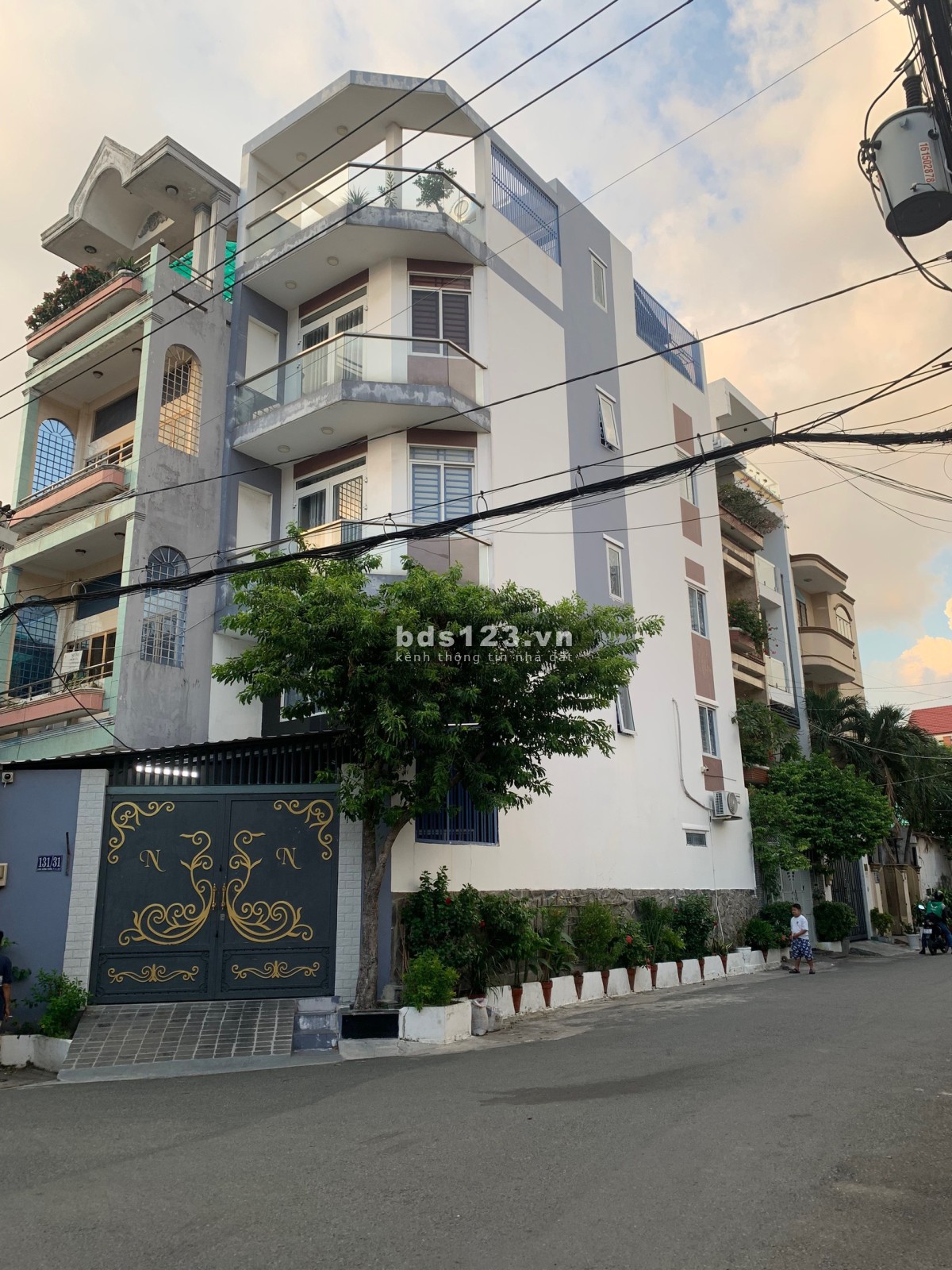 Bán nhà 5 tầng lô góc 2 mặt tiền hẻm xe tải Hậu Giang Q6