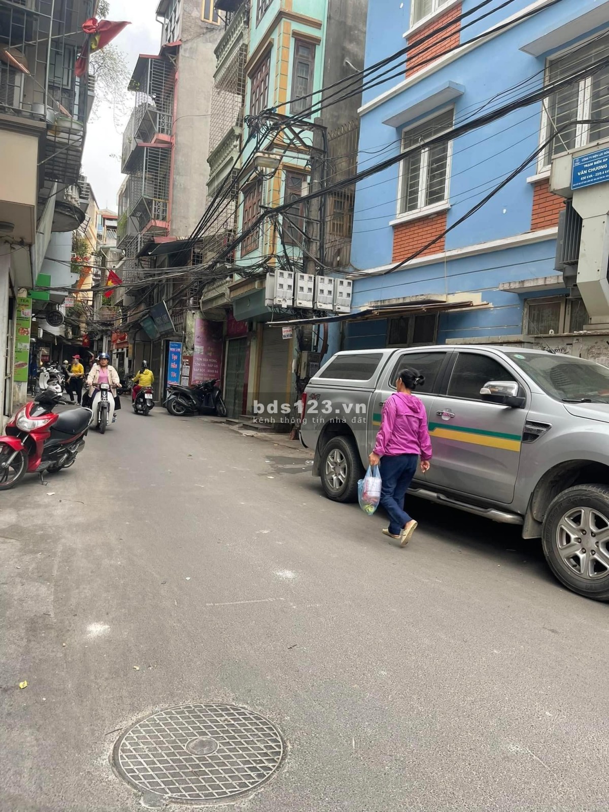 Bán nhà 2.8 tỉ dt 30m mặt ngõ to 3 gác tránh Ngõ Văn Chương