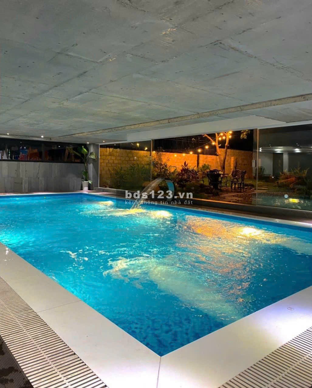 Bán biệt thự vườn + bể cá tại trung tâm Bãi Cháy, Hạ Long 990m2.