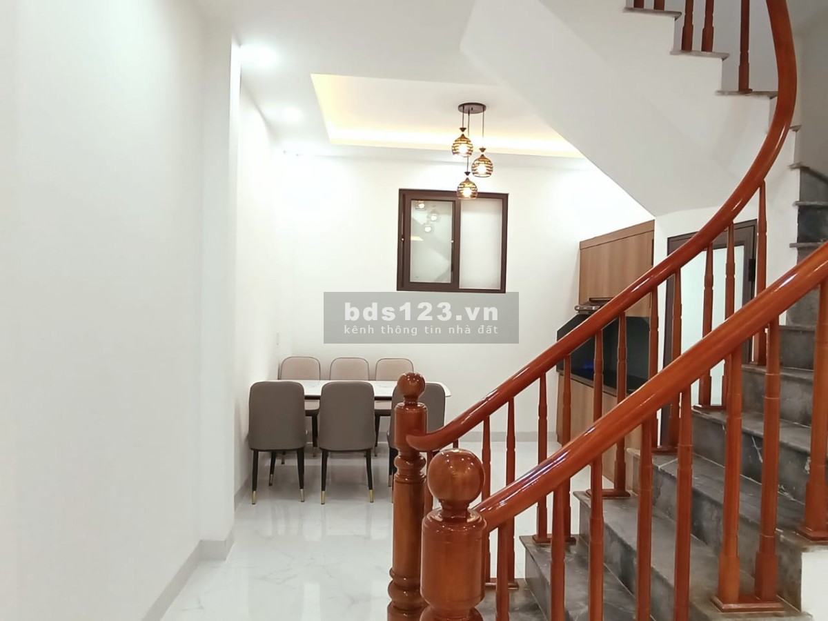 Linh Đàm - Bằng Liệt ,3 tầng, 63.5m2, Ôtô đỗ cổng, cách nhà ra ngõ ô tô chánh, sổ đổ cc, nhỉnh 4 tỷ