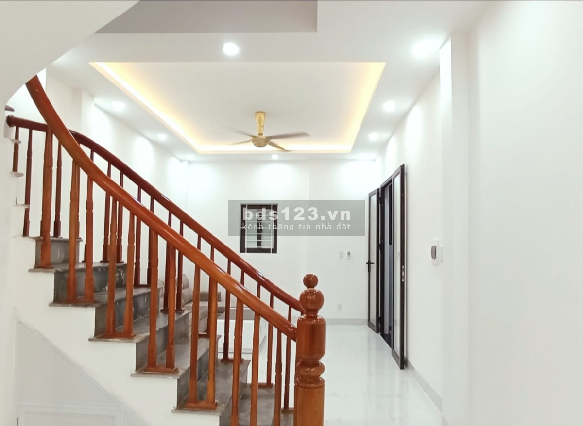 Linh Đàm - Bằng Liệt ,3 tầng, 63.5m2, Ôtô đỗ cổng, cách nhà ra ngõ ô tô chánh, sổ đổ cc, nhỉnh 4 tỷ