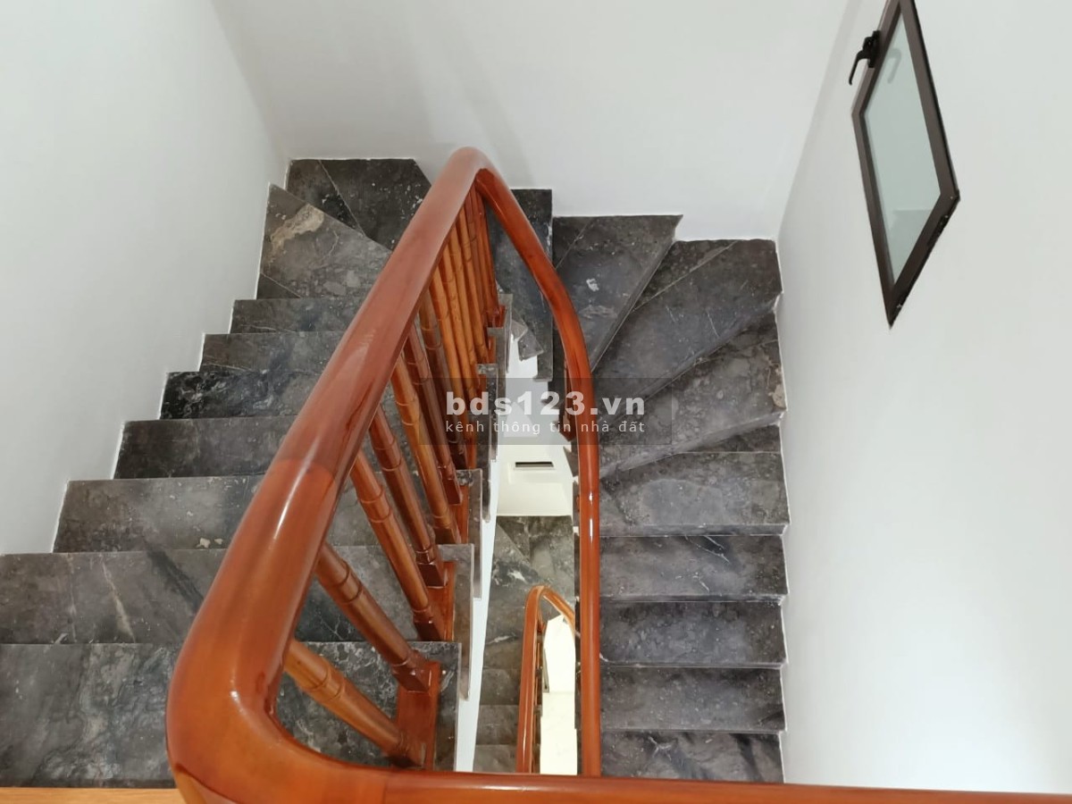 Linh Đàm - Bằng Liệt ,3 tầng, 63.5m2, Ôtô đỗ cổng, cách nhà ra ngõ ô tô chánh, sổ đổ cc, nhỉnh 4 tỷ