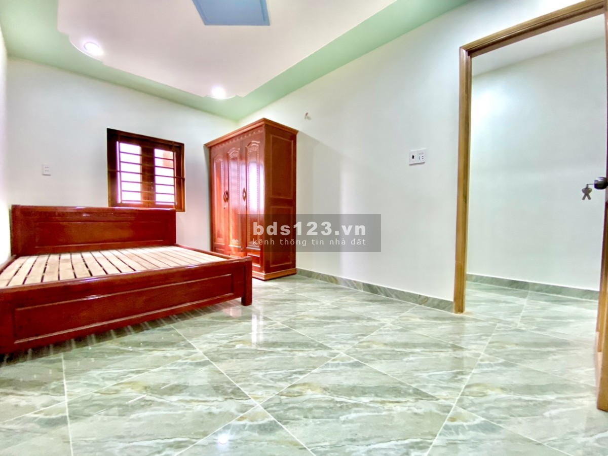 Cần bán căn nhà 3PN, sổ sẵn trong khu dân cư tại Tân Uyên, Bình Dương