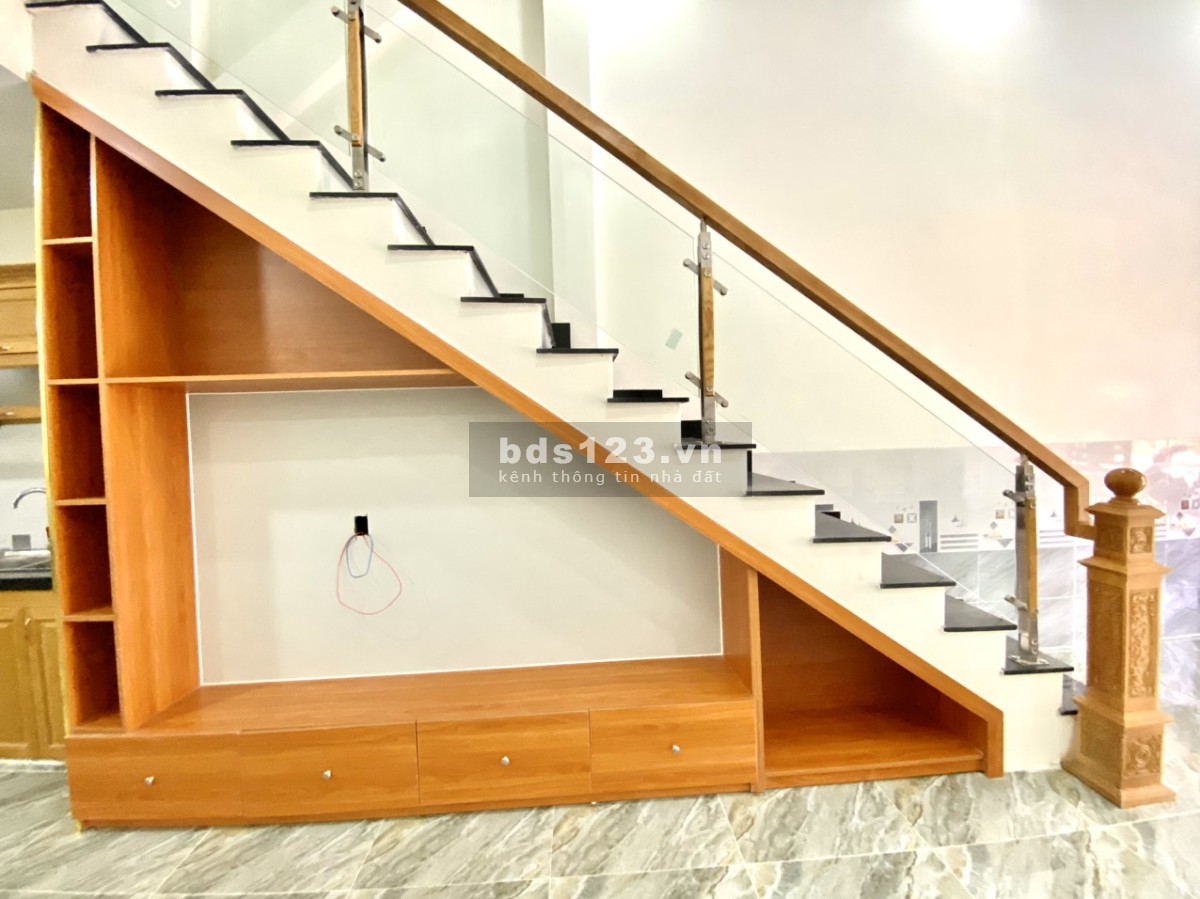 Cần bán căn nhà 3PN, sổ sẵn trong khu dân cư tại Tân Uyên, Bình Dương