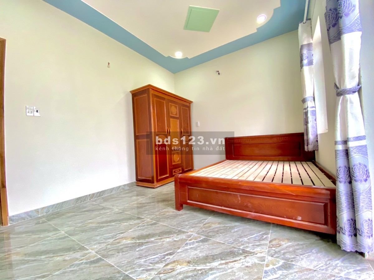 Cần bán căn nhà 3PN, sổ sẵn trong khu dân cư tại Tân Uyên, Bình Dương