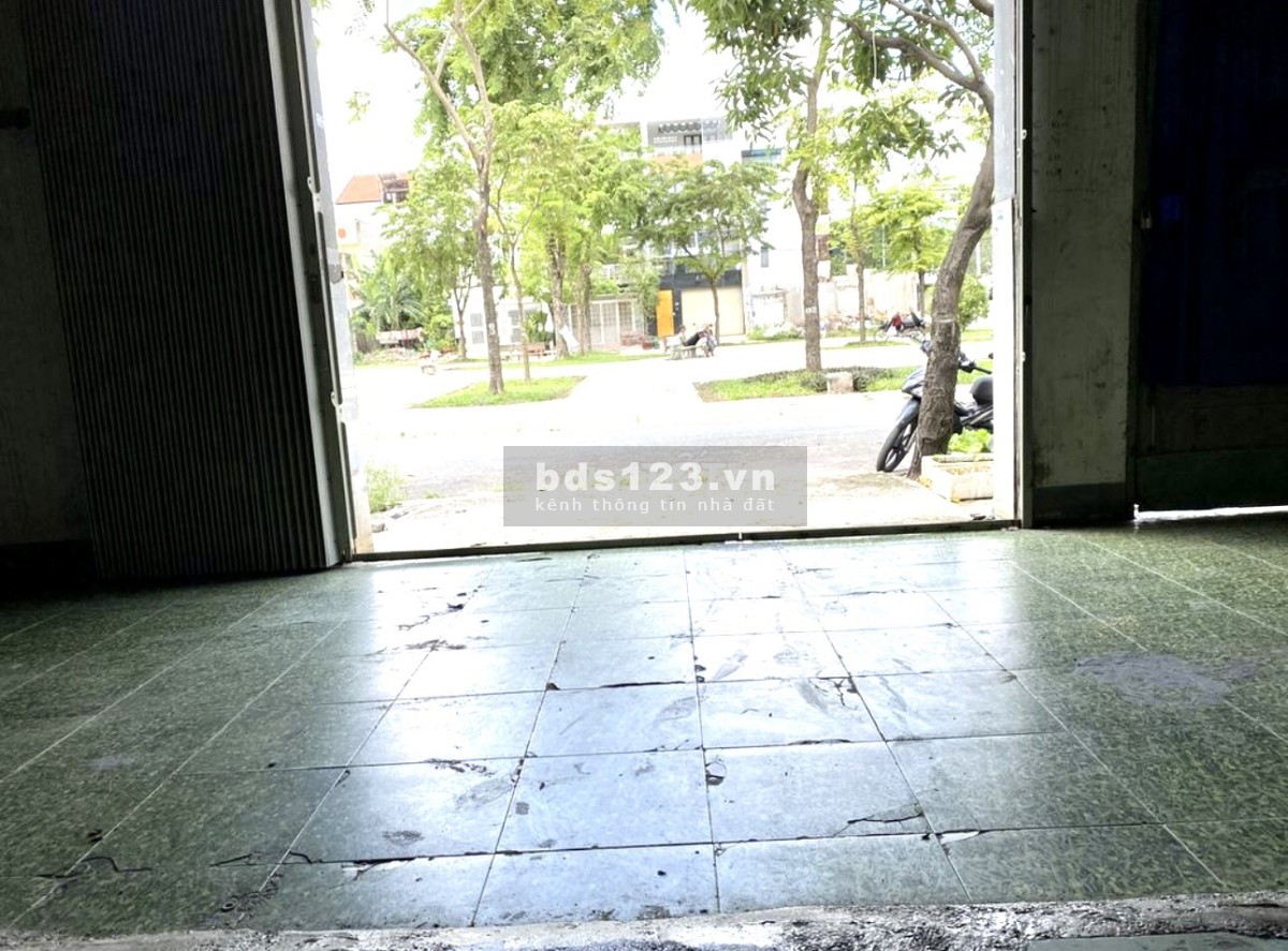 Cho thuê Mặt bằng 200m2 làm kho xưởng chứa hàng hoá Bình Tân