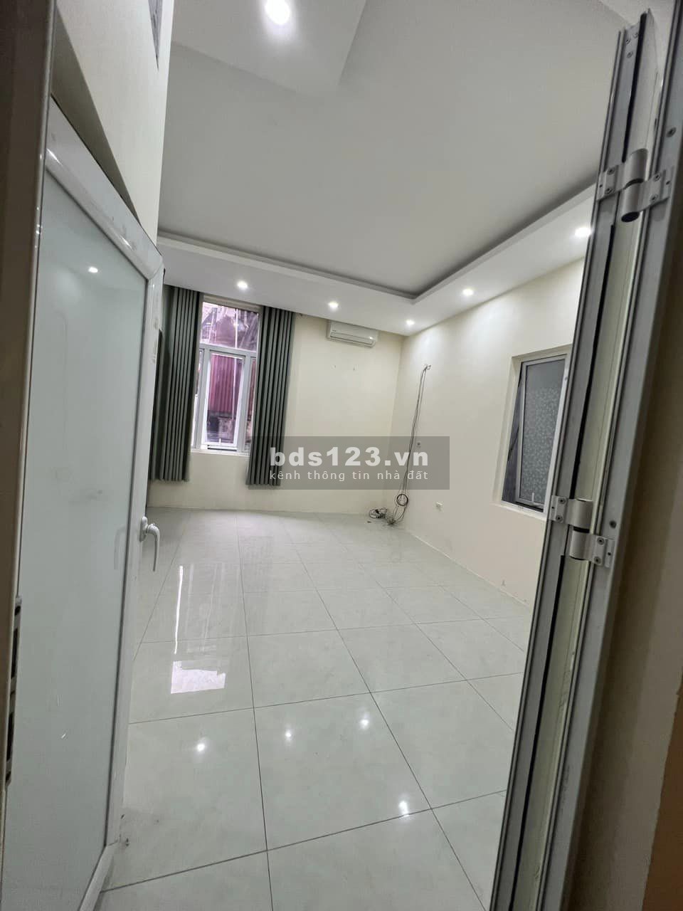 CHƯA ĐẾN 100TR/M CÓ NHÀ TRUNG TÂM HOÀN KIẾM NHÀ PHỐ NGUYỄN KHIẾT HOÀN KIẾM 30m 4.5 Tầng 2.8 tỷ