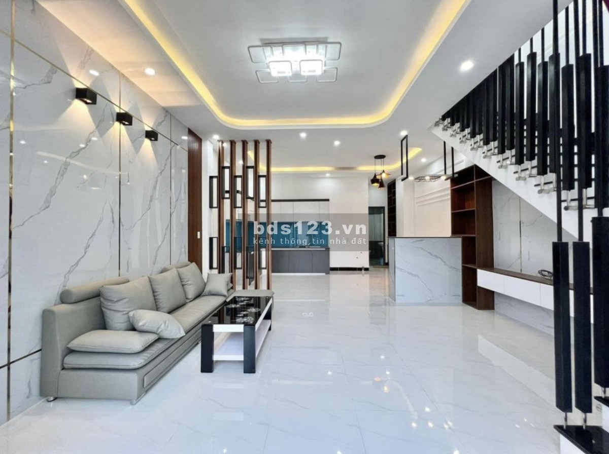 NHÀ ĐƯỜNG LỚN - CẠNH ĐH KINH TẾ Đ.NGUYỄN DUY, P3, BÌNH THẠNH 60m2 bán gấp hơn 1tỷ