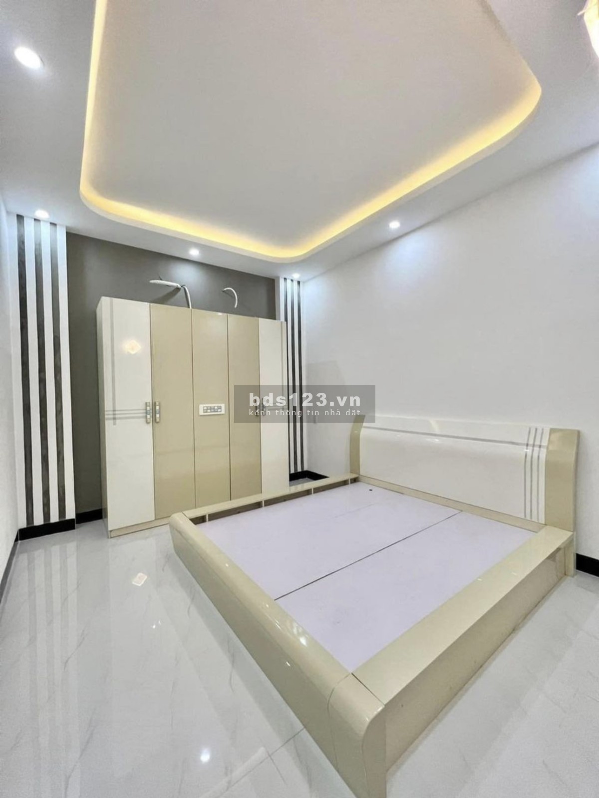 NHÀ ĐƯỜNG LỚN - CẠNH ĐH KINH TẾ Đ.NGUYỄN DUY, P3, BÌNH THẠNH 60m2 bán gấp hơn 1tỷ