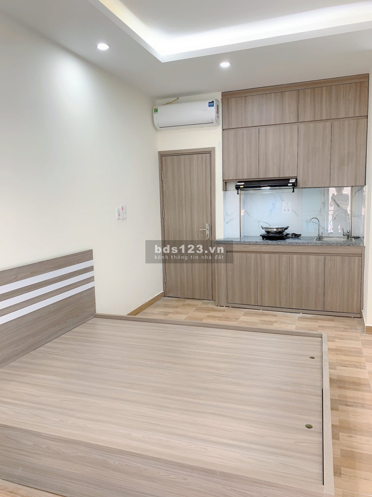 Bán nhà Hoàng Quốc Việt, Cầu Giấy, 95m2, 20 tỷ, thang máy, ô tô đỗ cửa, dòng tiền hơn 2 tỷ