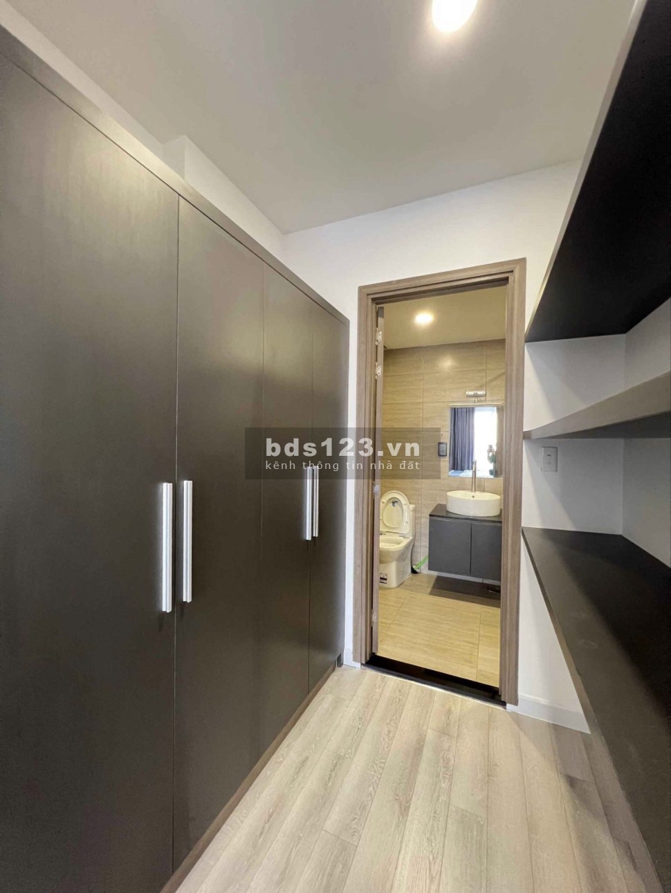 Gia đình cô Ba bán gấp căn Sunrise City 76m2, có sổ sang tên liền