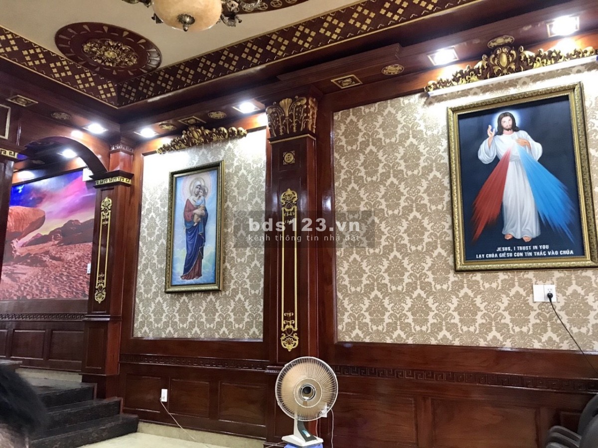 Nhà sổ hồng chính chủ, gia đình có công việc cần bán gấp 12.5 tỷ.....