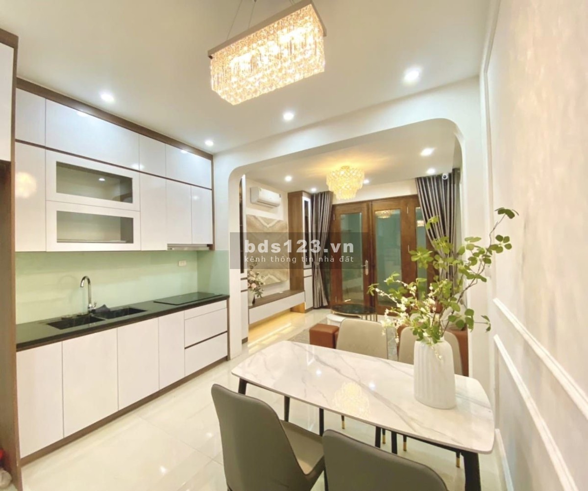 Bán nhà La Thành LÔ GÓC - DT 40m² - 5 tầng - Chỉ 4.1 tỷ