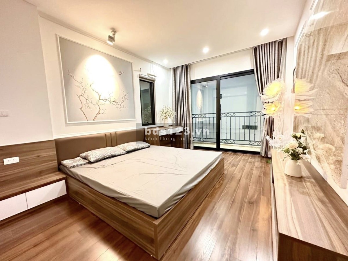 Bán nhà La Thành LÔ GÓC - DT 40m² - 5 tầng - Chỉ 4.1 tỷ