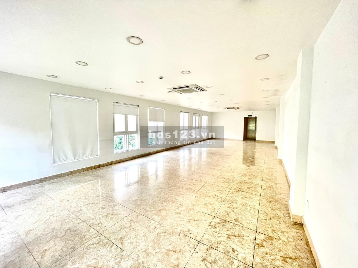 Cho thuê tòa nhà VP góc 2MT có TM PCCC giá chỉ 80tr/th Q1