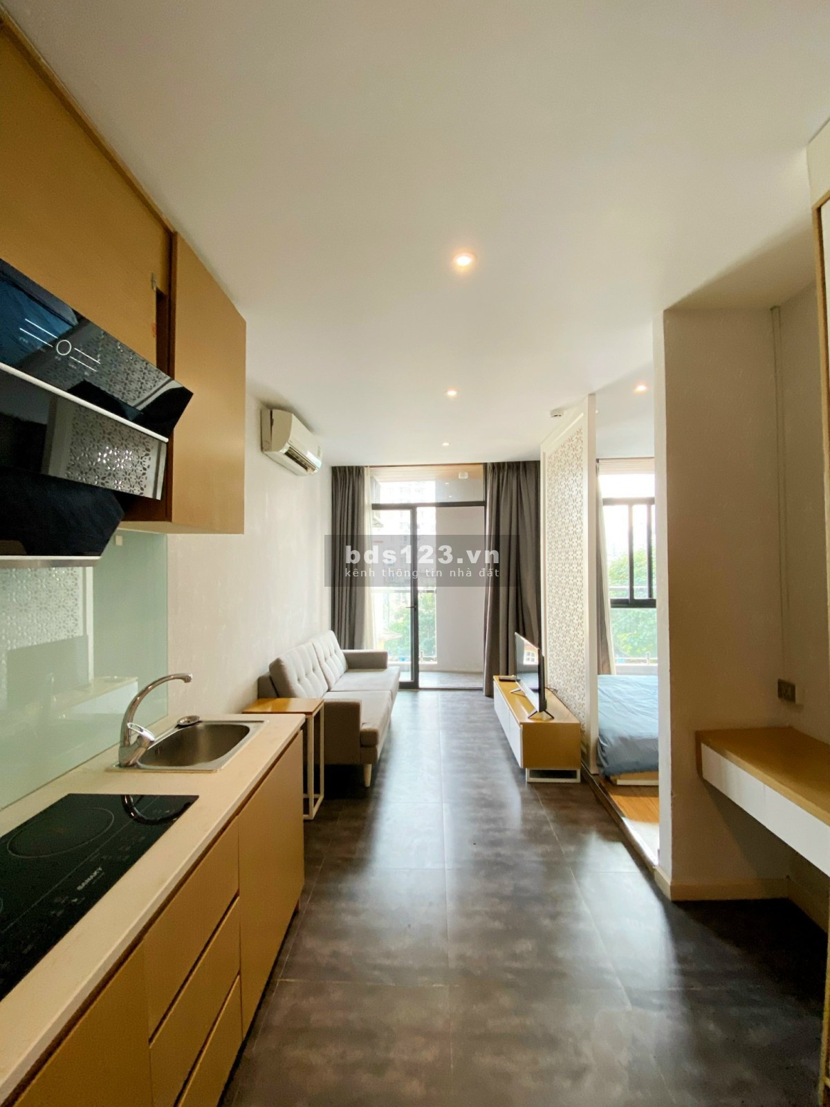 Chính chủ cần cho thuê căn hộ 30m2 đường lớn nội bộ an ninh, có ban công trung tâm Quận 1, Quận 3
