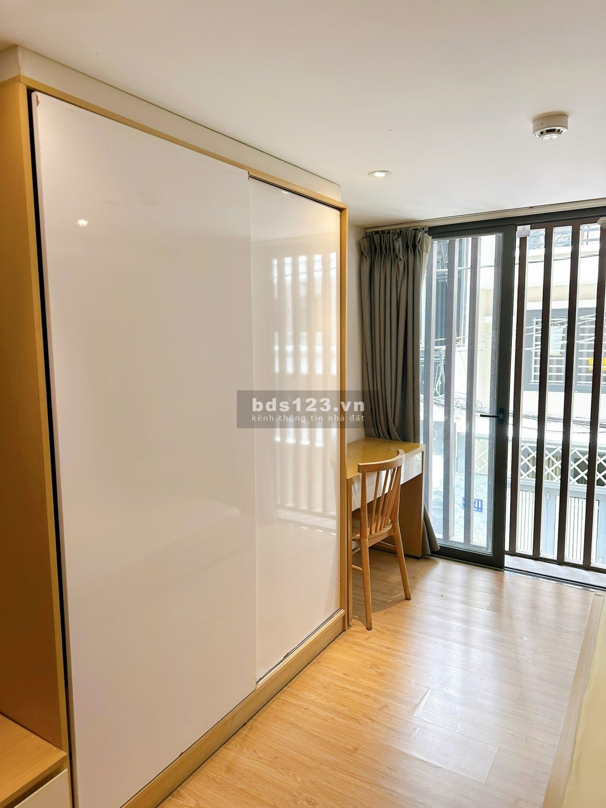 Chính chủ cần cho thuê căn hộ 30m2 đường lớn nội bộ an ninh, có ban công trung tâm Quận 1, Quận 3