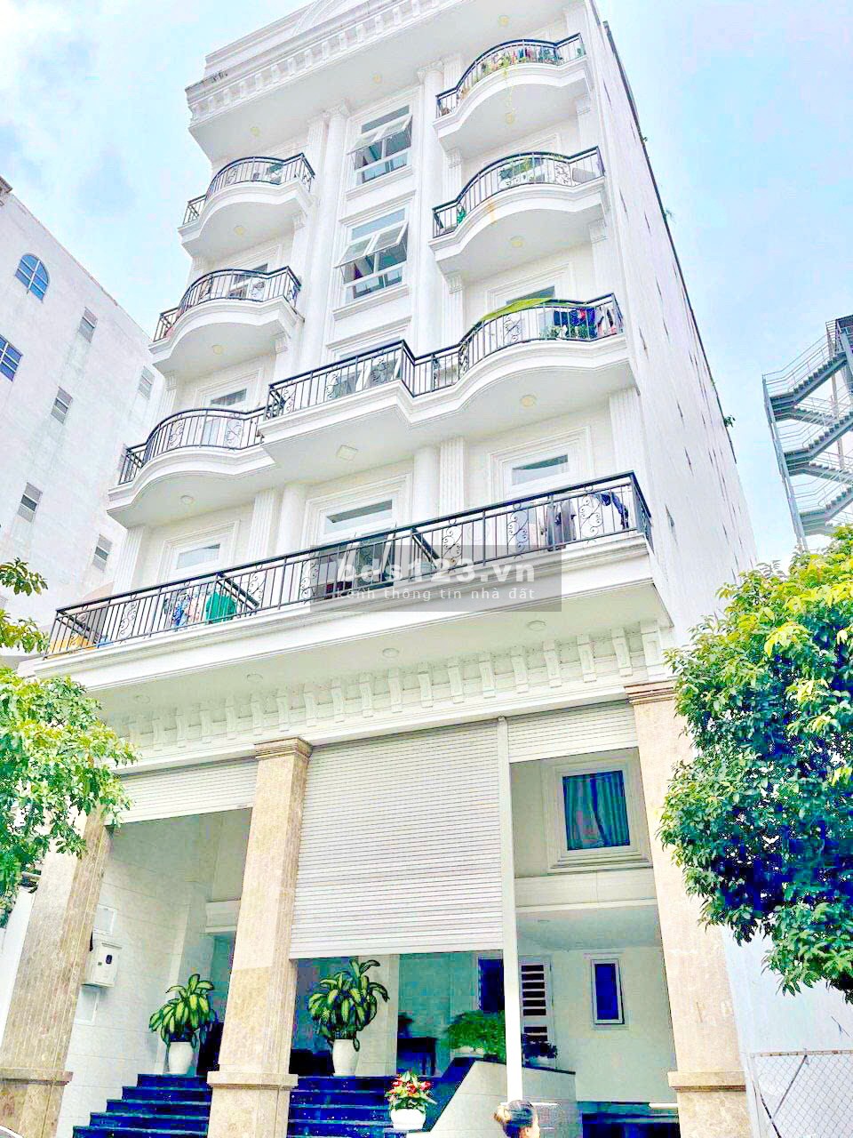 Bán gấp căn hộ dịch vụ 5 tầng 30 phòng Studio cao cấp hẻm nhựa 8m KDC Kiều Đàm, Quận 7