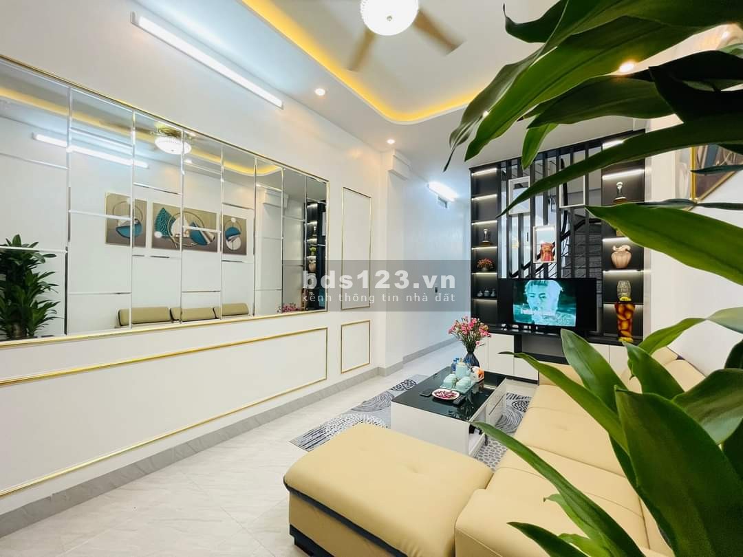 Bán Nhà Vĩnh Hưng Lĩnh Nam Hoàng Mai 5 tầng -38 m2 Lô góc mặt tiền 4,3m -3,15 tỷ Lh 0971426909
