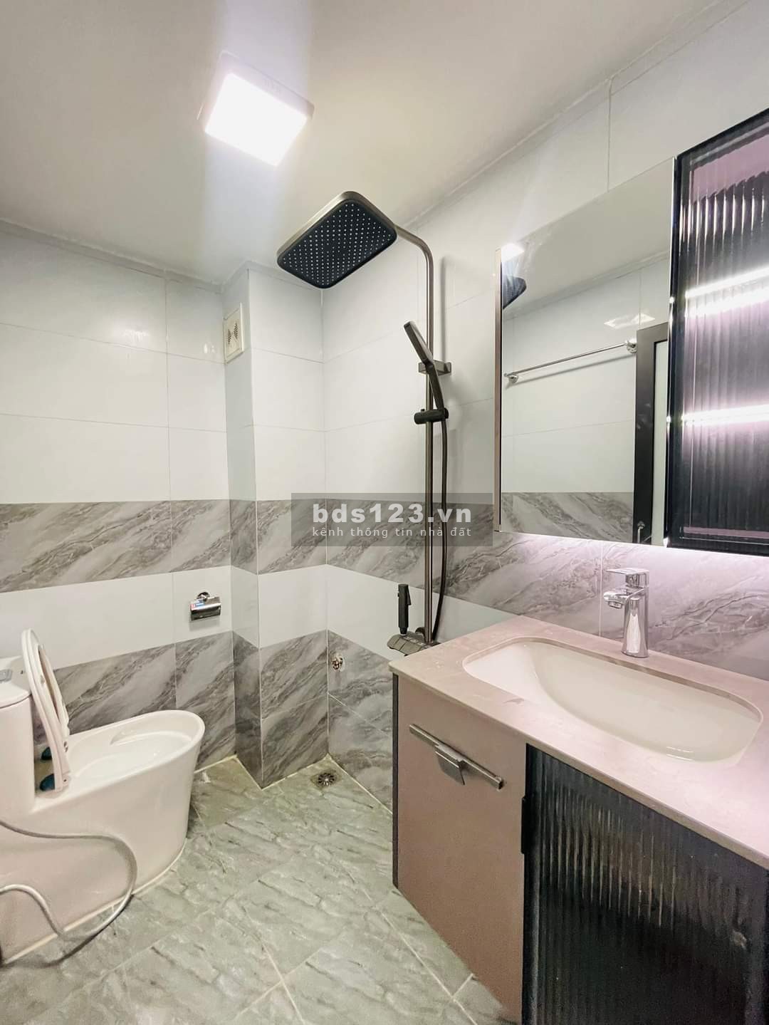 Bán Nhà Vĩnh Hưng Lĩnh Nam Hoàng Mai 5 tầng -38 m2 Lô góc mặt tiền 4,3m -3,15 tỷ Lh 0971426909