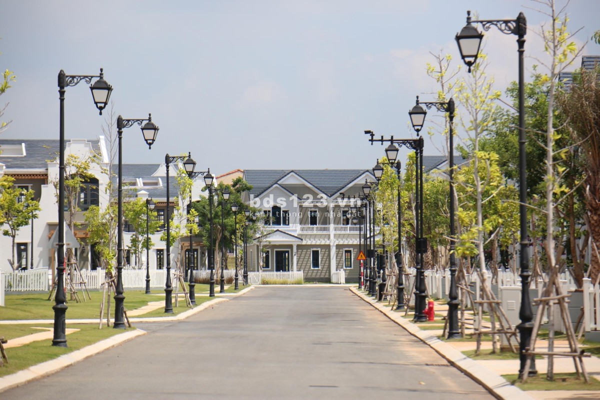 Cần bán Nhà Phố NovaWorld Phan Thiết 6x20 giá 4 tỷ bao gồm VAT. Liên Hệ 0905805385 Công Vũ