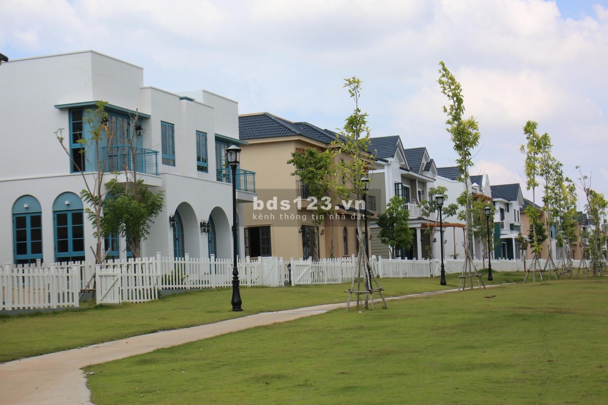 Cần bán Nhà Phố NovaWorld Phan Thiết 6x20 giá 4 tỷ bao gồm VAT. Liên Hệ 0905805385 Công Vũ