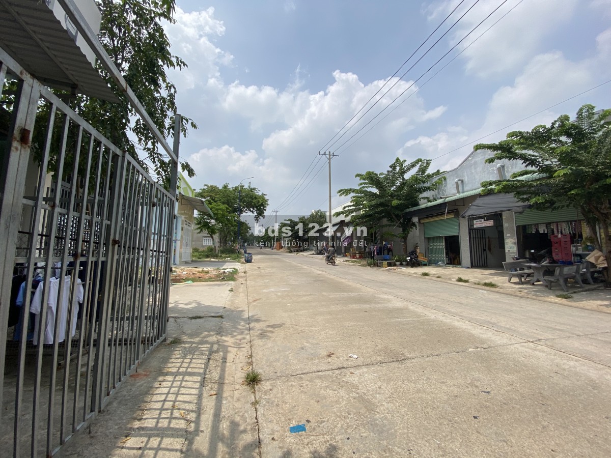 Bán 300m2(10x30) Dãy trọ Bình Dương xây mới trong KCN Becamex thu nhập cao, cần bán gấp 1tỷ550
