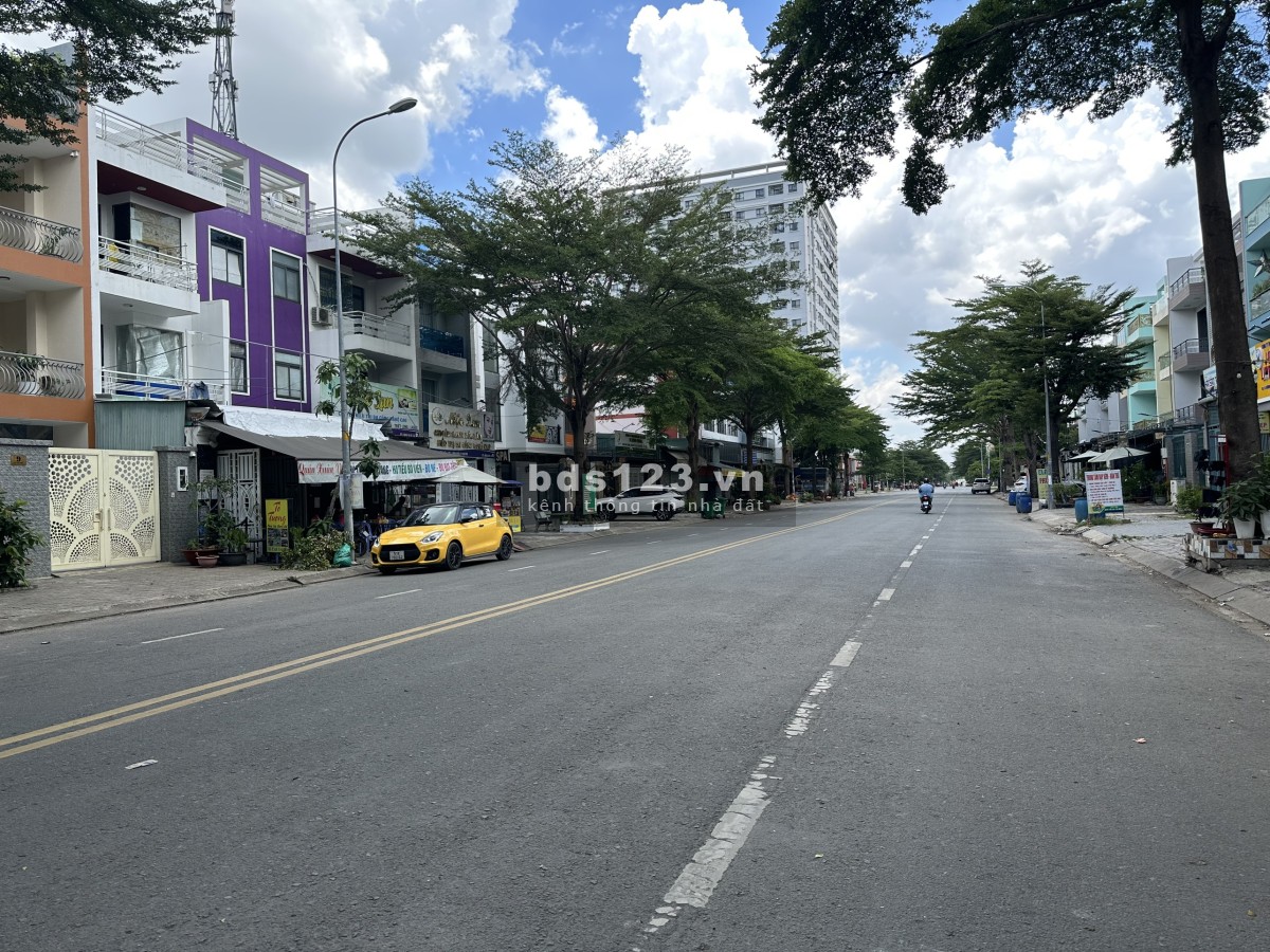 Nợ ngân hàng thanh lí mảnh đất 231m²(11x21m) 900tr/sổ và căn nhà trung tâm Thủ Dầu Một đang cho thuê