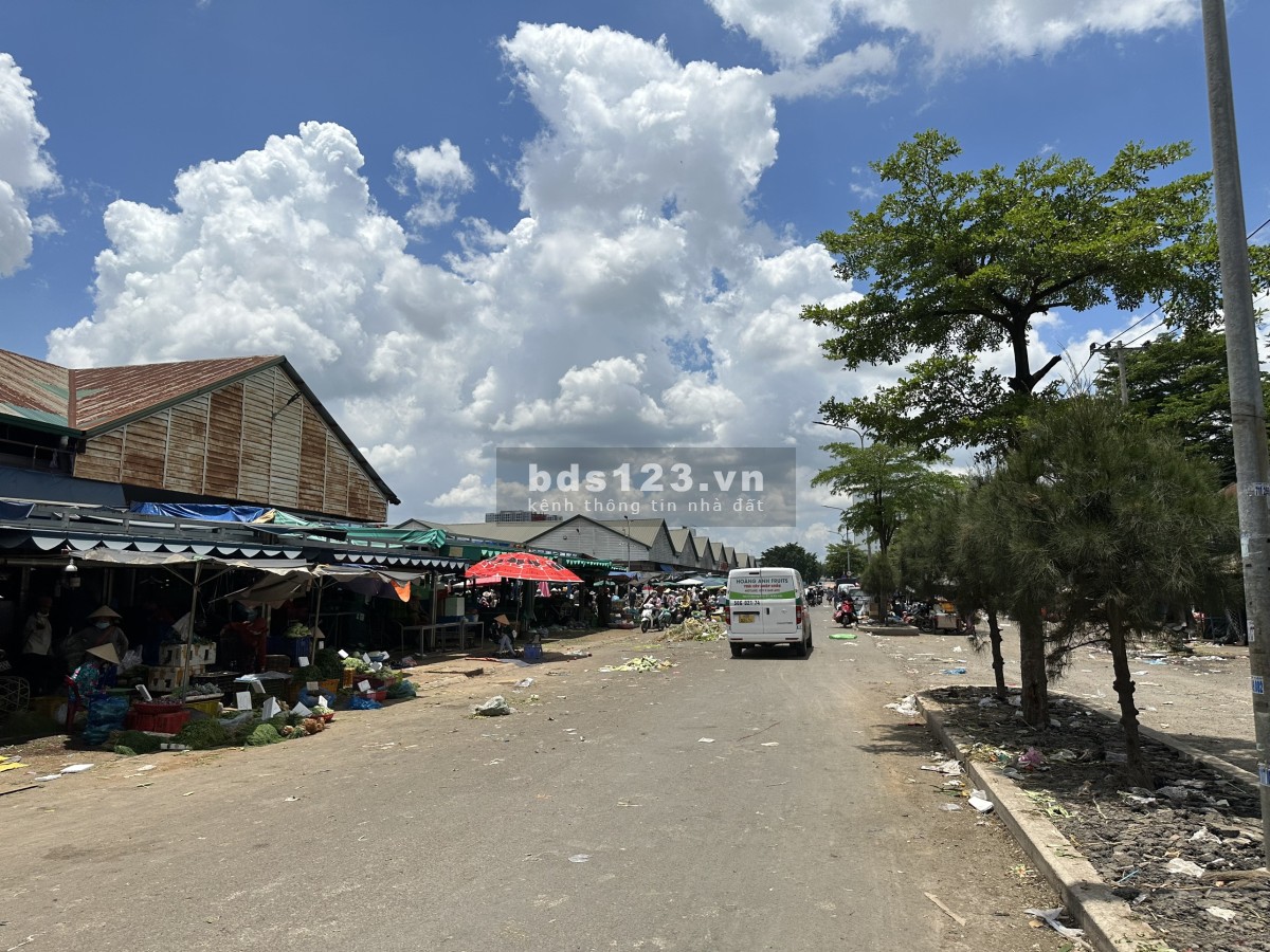 Nợ ngân hàng thanh lí mảnh đất 231m²(11x21m) 900tr/sổ và căn nhà trung tâm Thủ Dầu Một đang cho thuê