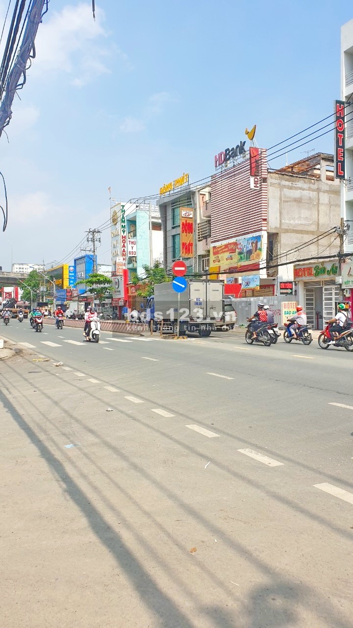Bán nhà 711B Huỳnh Tấn Phát, 4 lầu CN 72m, Quận 7