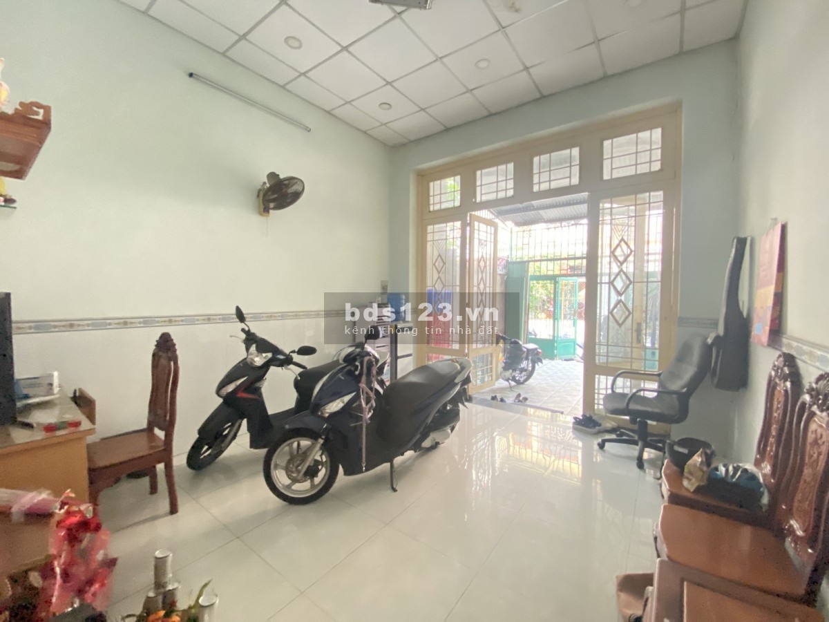 Bán nhà Lũy Bán Bích, Tân Phú, 40m2, 2 Tầng, HXH Thông, 0977303827
