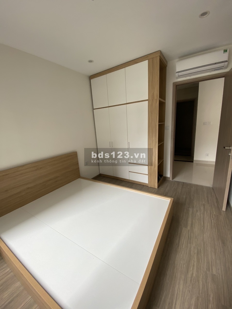 Chính chủ cần bán gấp căn hộ 2PN1WC nội thất cơ bản, giá 1,630 tỷ - Vinhomes Ocean Park