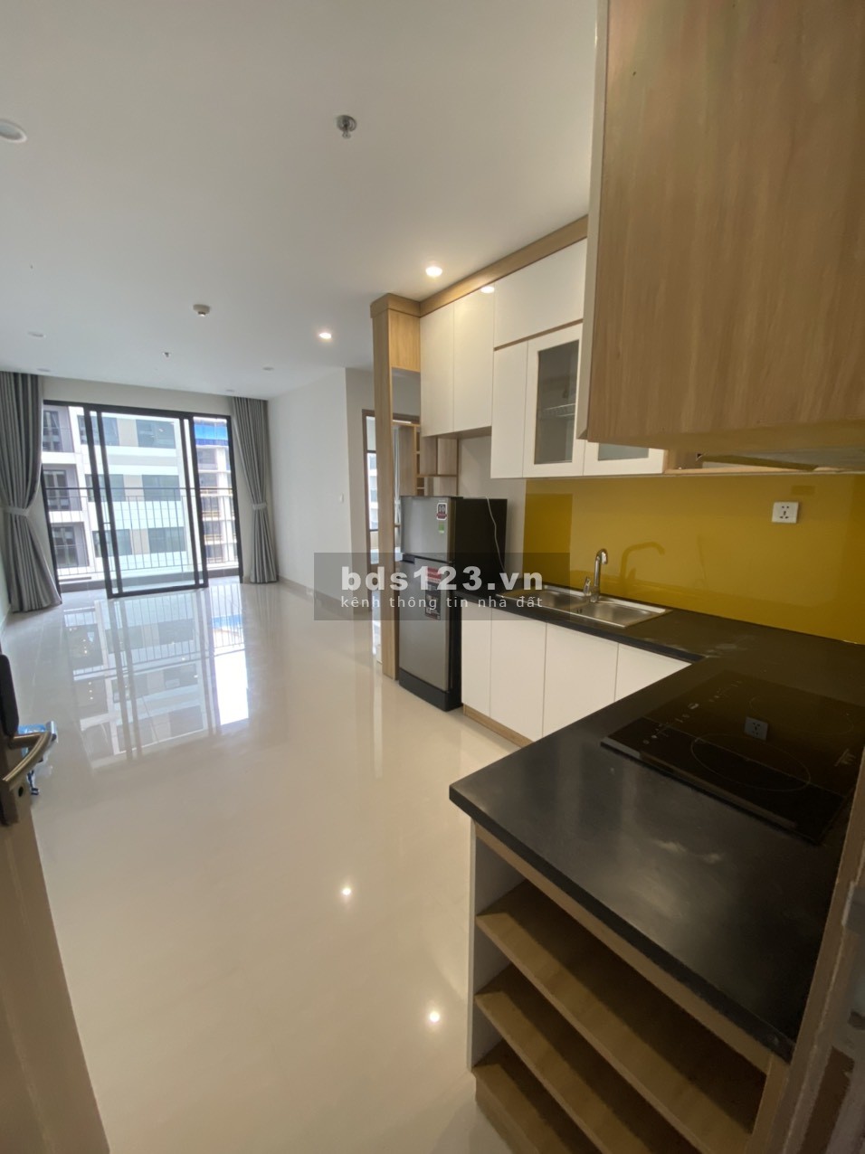 Chính chủ cần bán gấp căn hộ 2PN1WC nội thất cơ bản, giá 1,630 tỷ - Vinhomes Ocean Park
