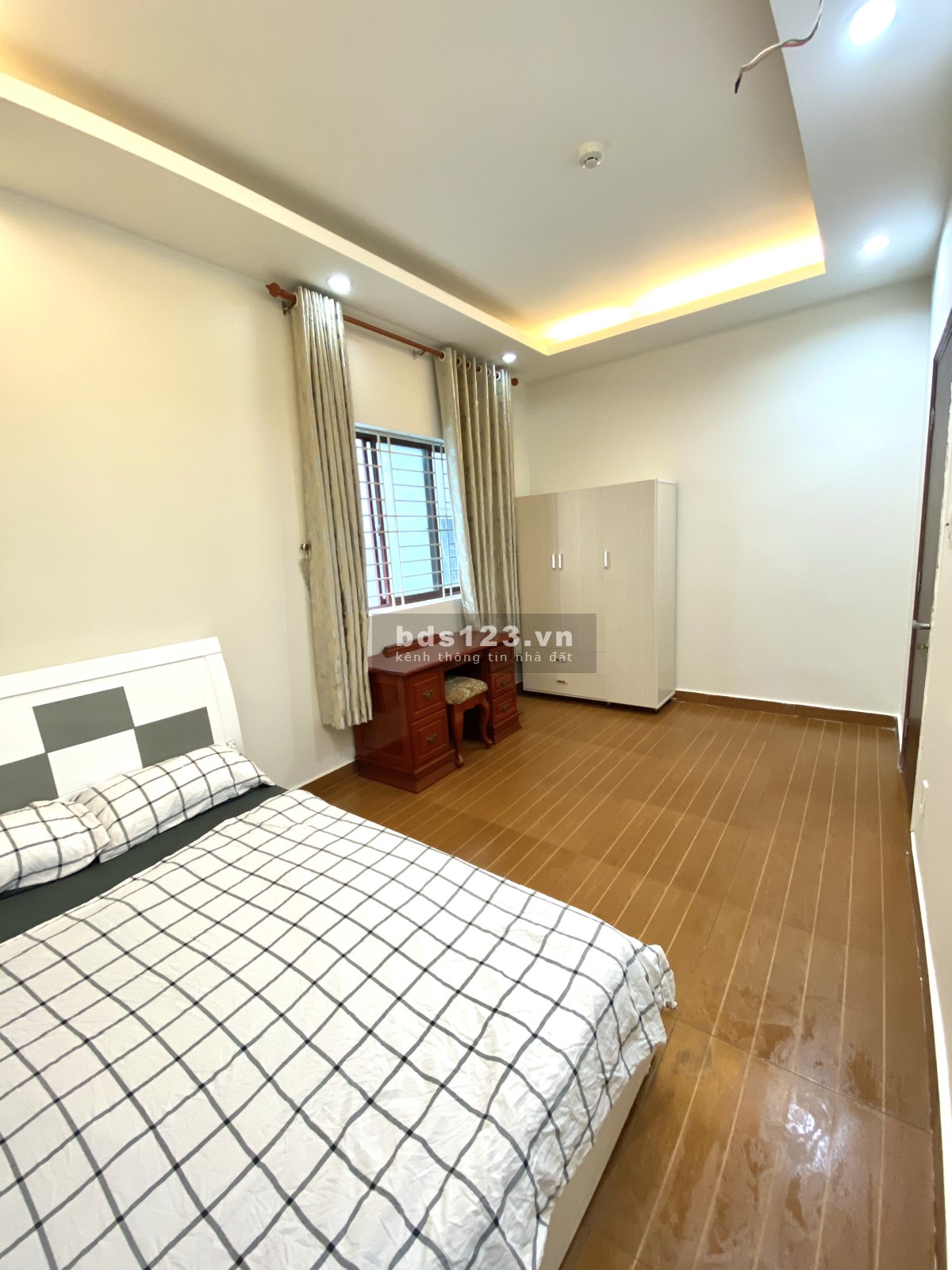 Phòng mới, nội thất, ban công. Sát ngay VINCOM Phan Văn Trị