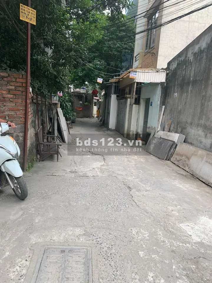 Bán đất Việt Hưng 45m, giá 2.2 tỷ, cách ô tô 10m, ngõ nông, thẳng đẹp, thông các hướng